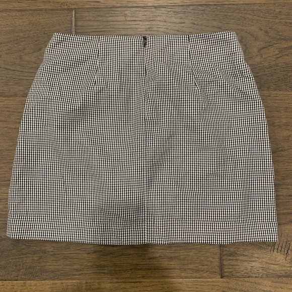 FOREVER 21 Black & White Houndstooth Pattern - Picture 3 of 9